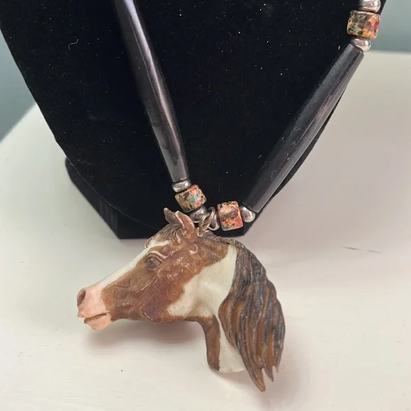 N39. Horse necklace. - Picture 2 of 5